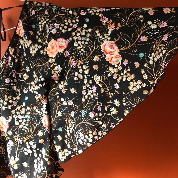 ❤️Divided Floral Crop Top Ruched Butterfly Sleeve - Picture 4 of 4